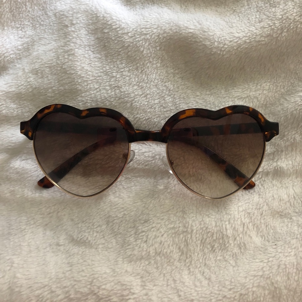 cute heart shaped forever 21 sunglasses